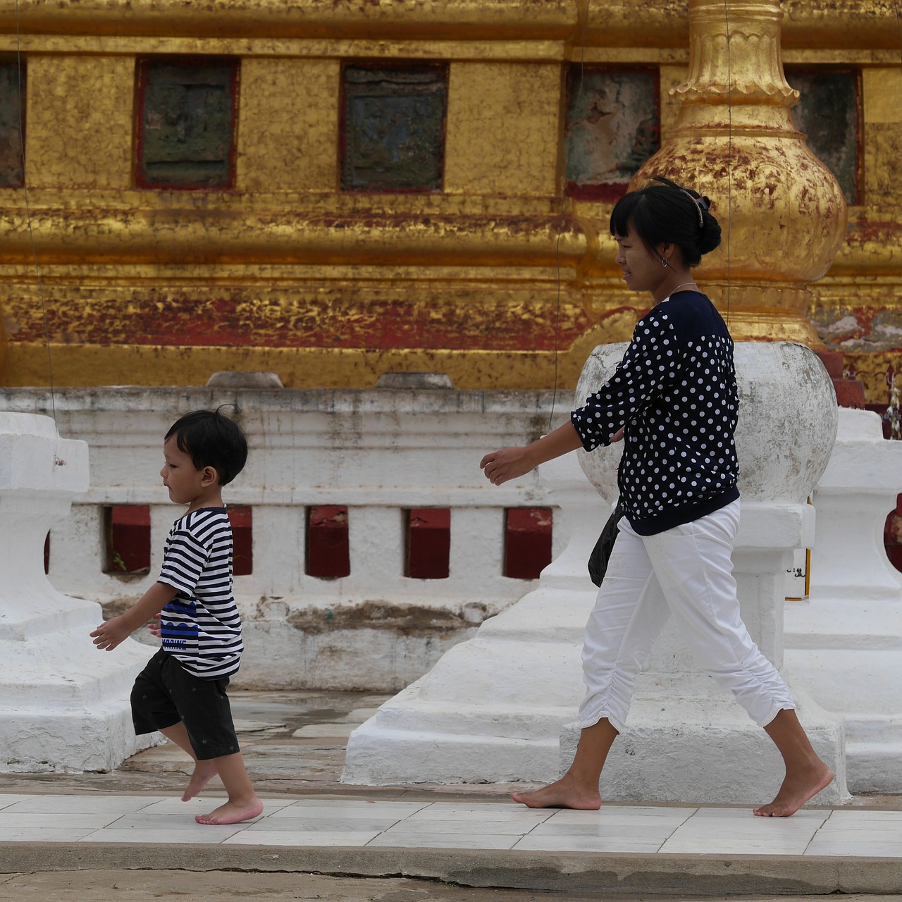 Motherchildburmatemplemyanmar Free Image From