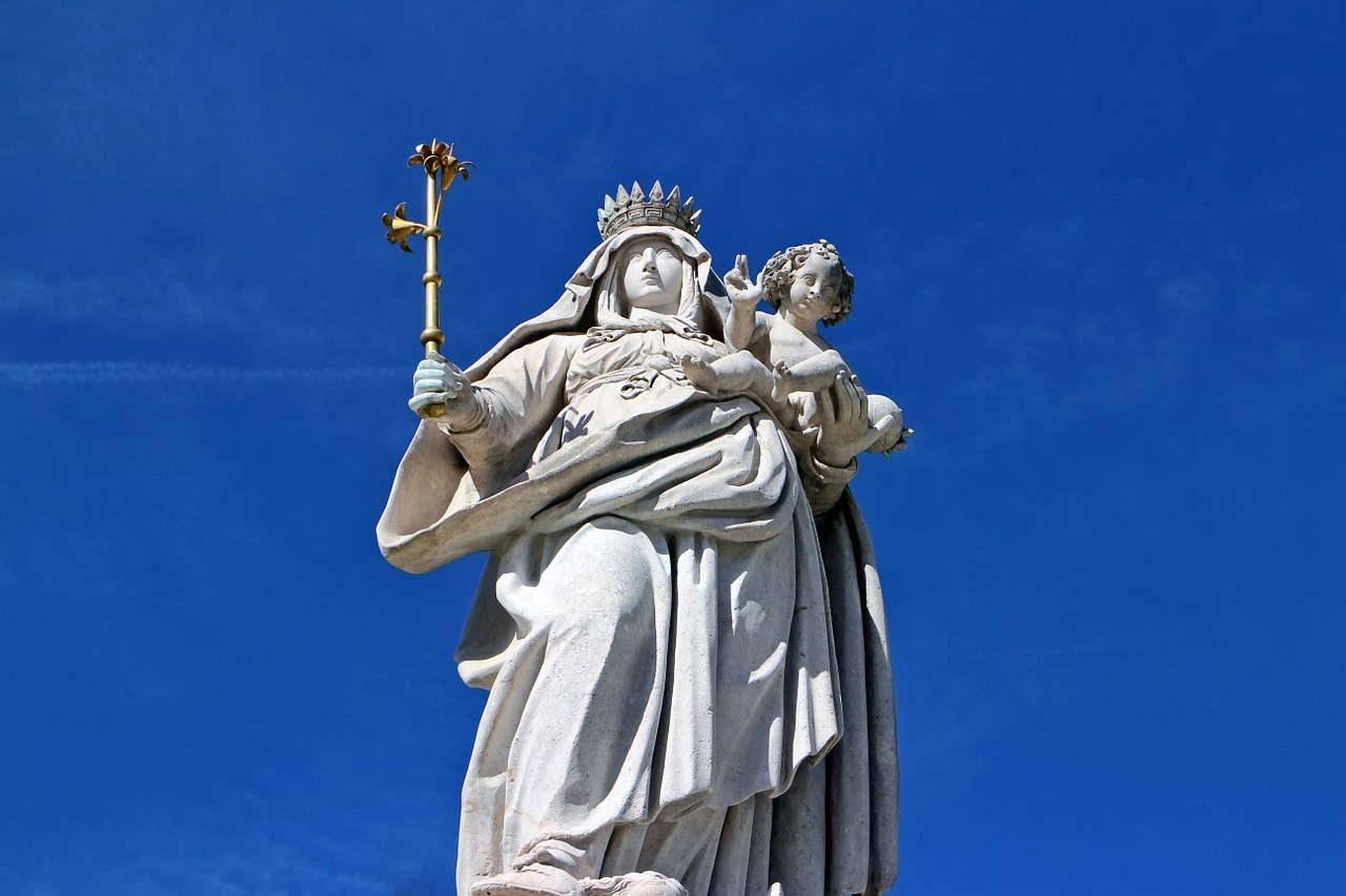 mother maria statue free photo