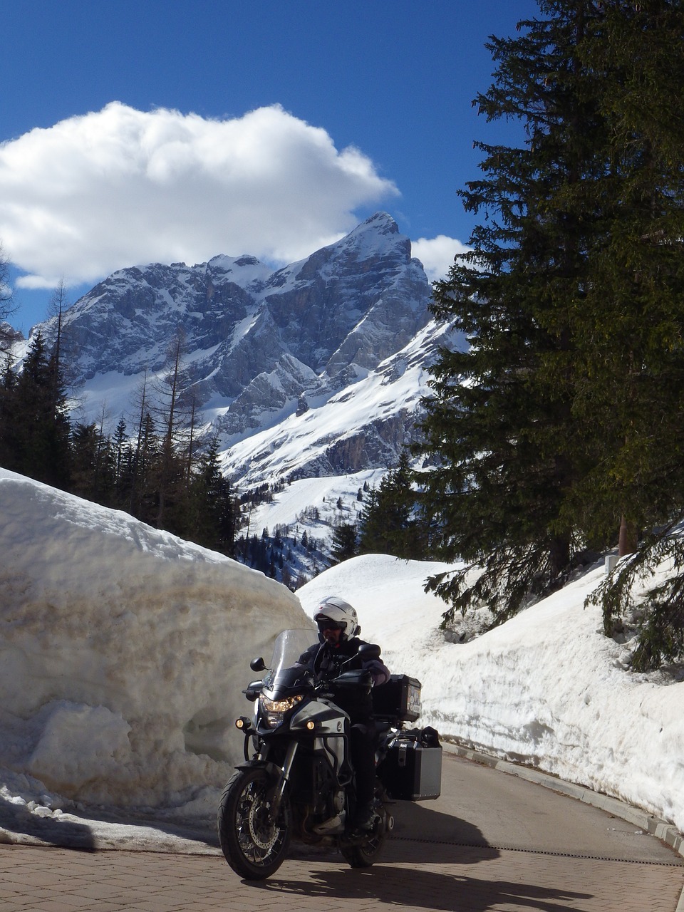 moto dolomites thaw free photo