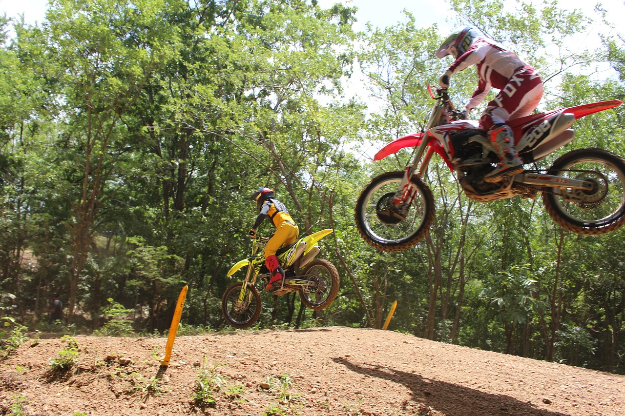 motocross  enduro  motorcyclist free photo