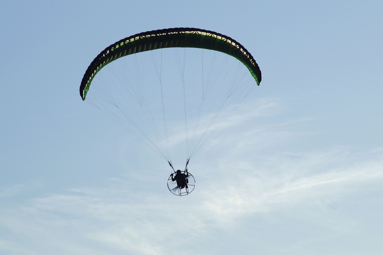 motor screen  air sports  paragliding free photo