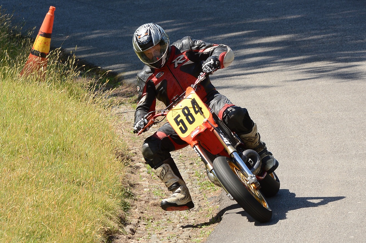 motorbike  leaning  hillclimb free photo