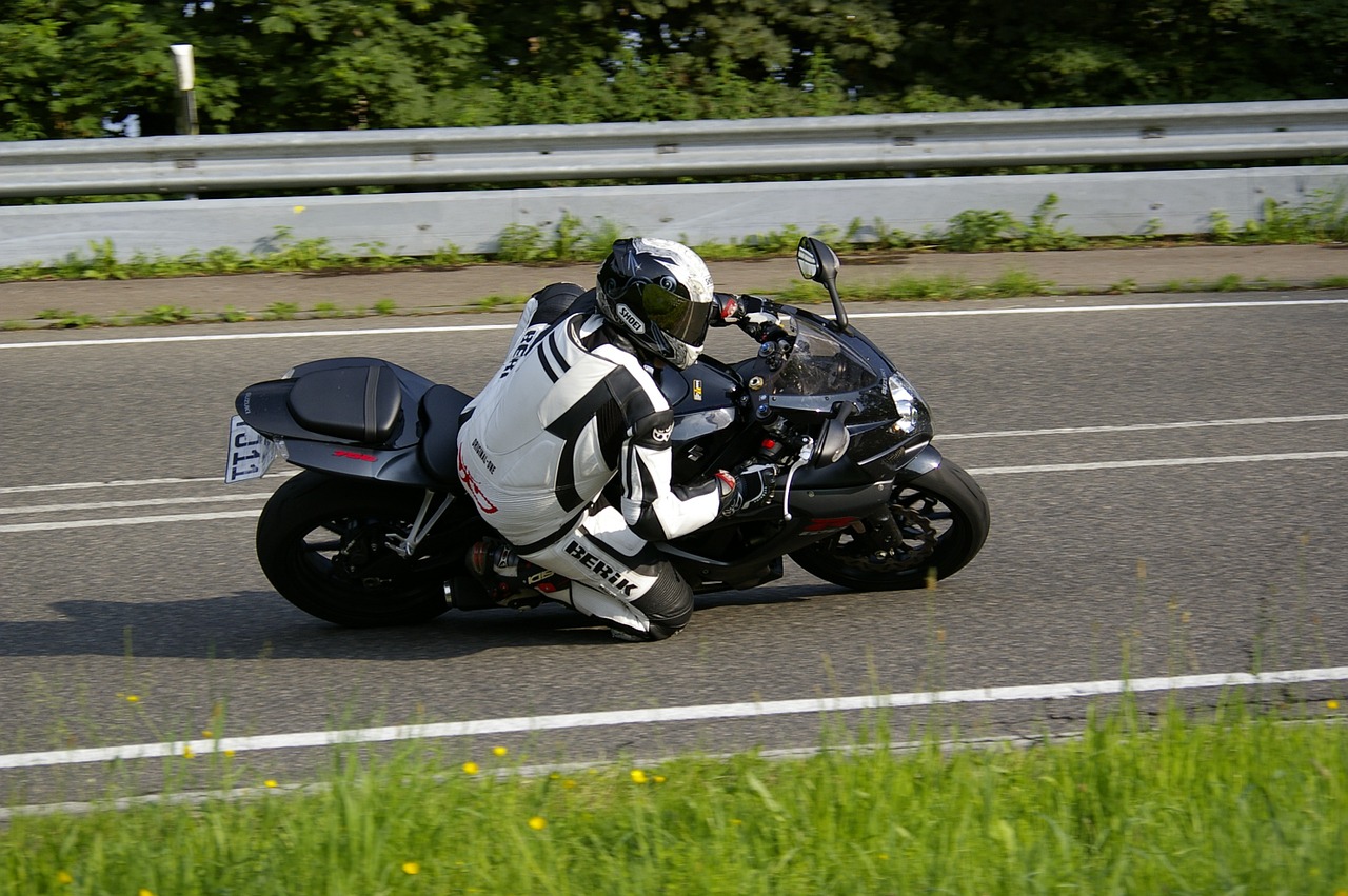 motorcycle knee grind suzuki free photo