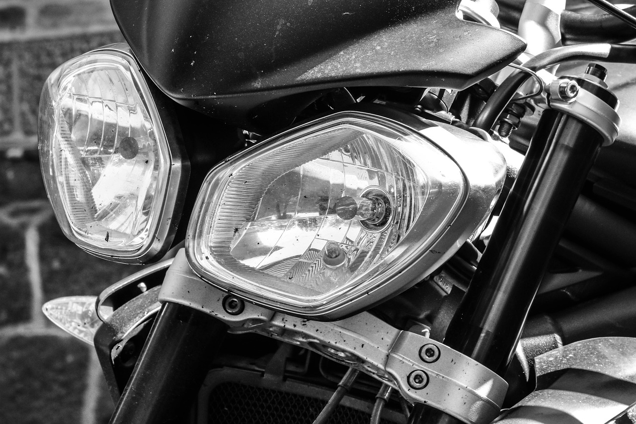 motorcycle motorbike staring wheel free photo