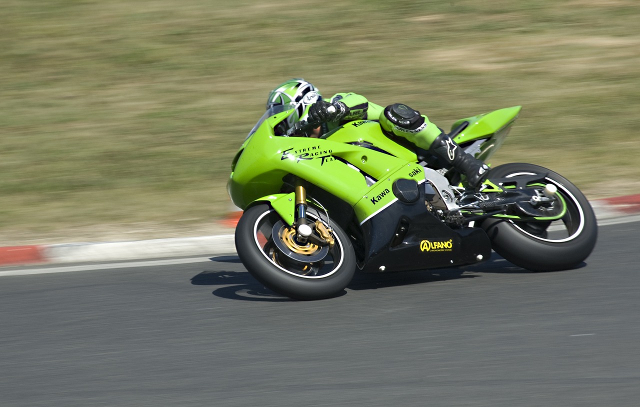 motorcycle circuit race free photo