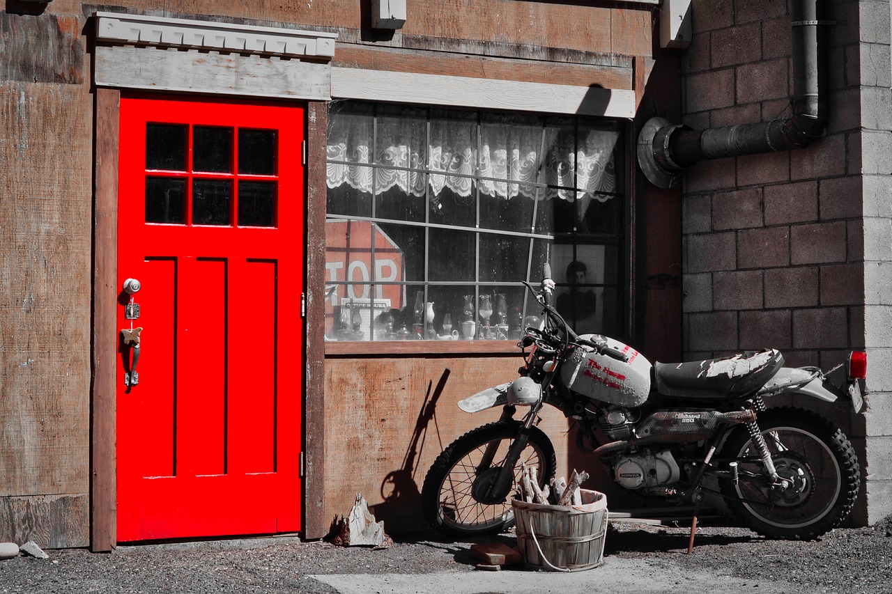 motorcycle  scrap  red door free photo