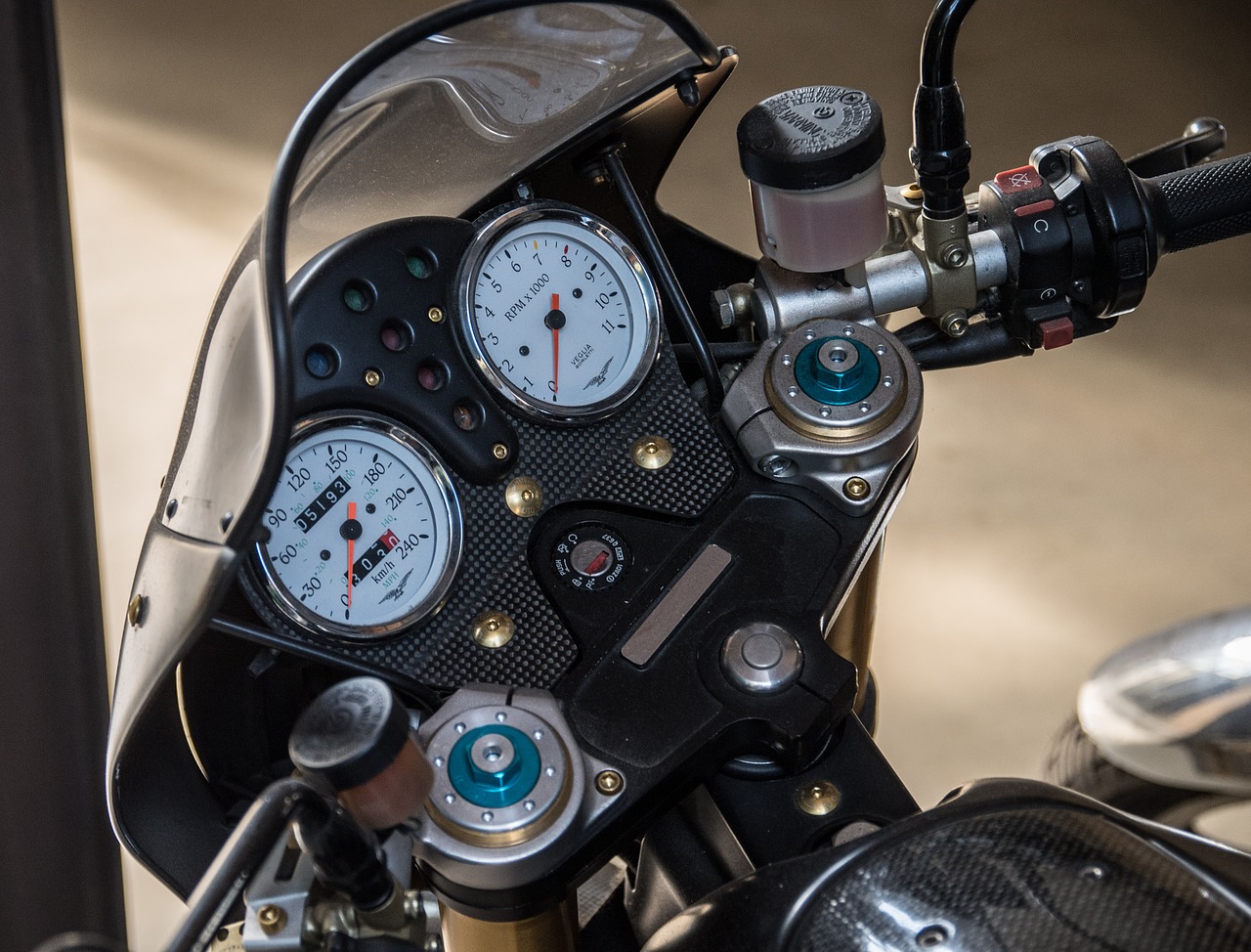 motorcycle  display instruments  speedometer free photo