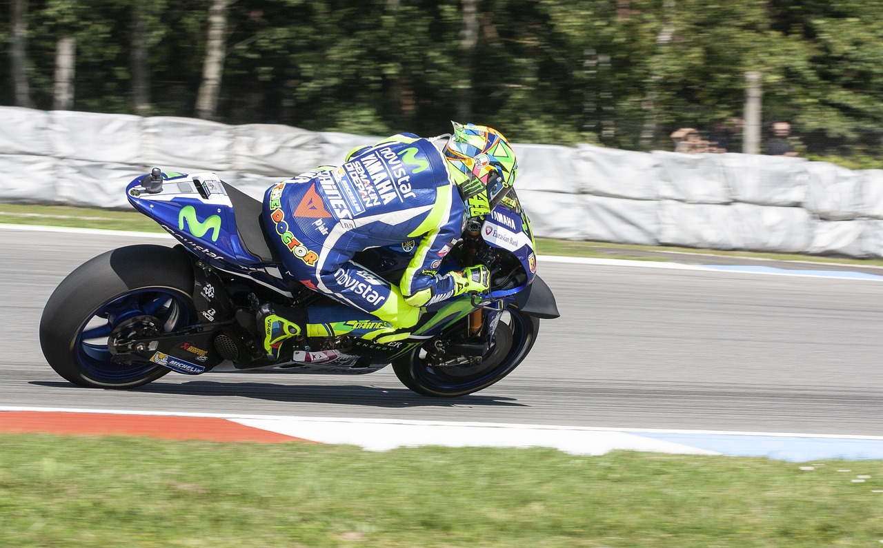 motorcycle  racing  motorsport free photo