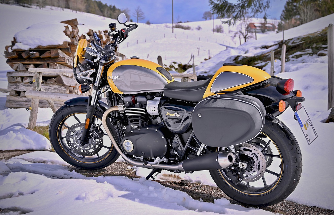 motorcycle  snow  winter free photo