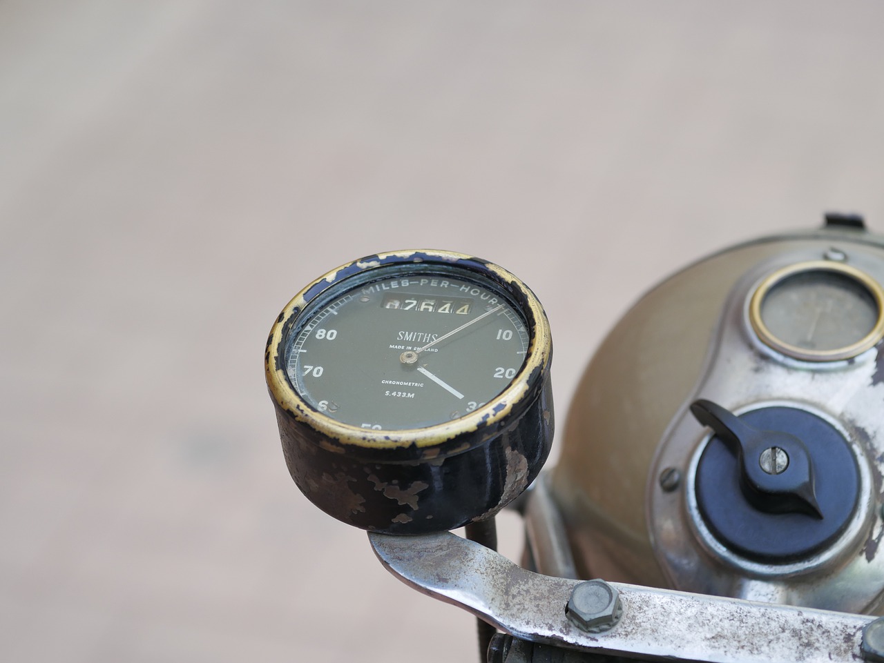 motorcycle  oldtimer  speedometer free photo