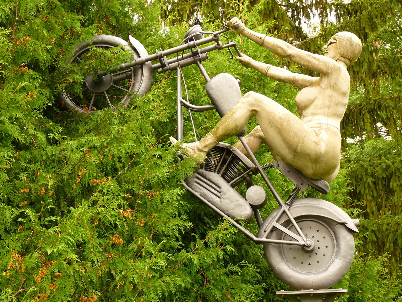 motorcycle sculpture rockerbraut free photo