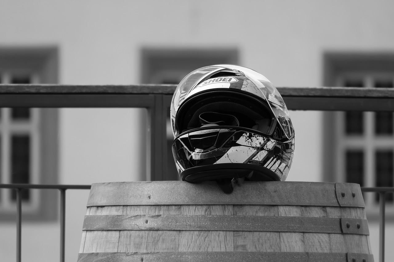 motorcycle helmet  helm  protective clothing free photo