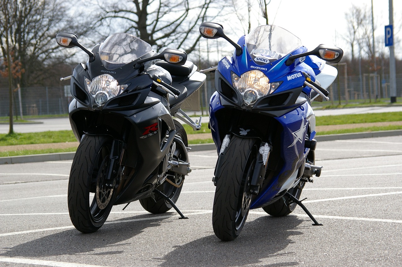 motorcycles suzuki two free photo