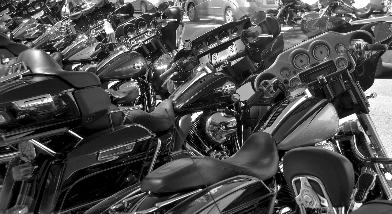 motorcycles  monochrome  bikers week free photo