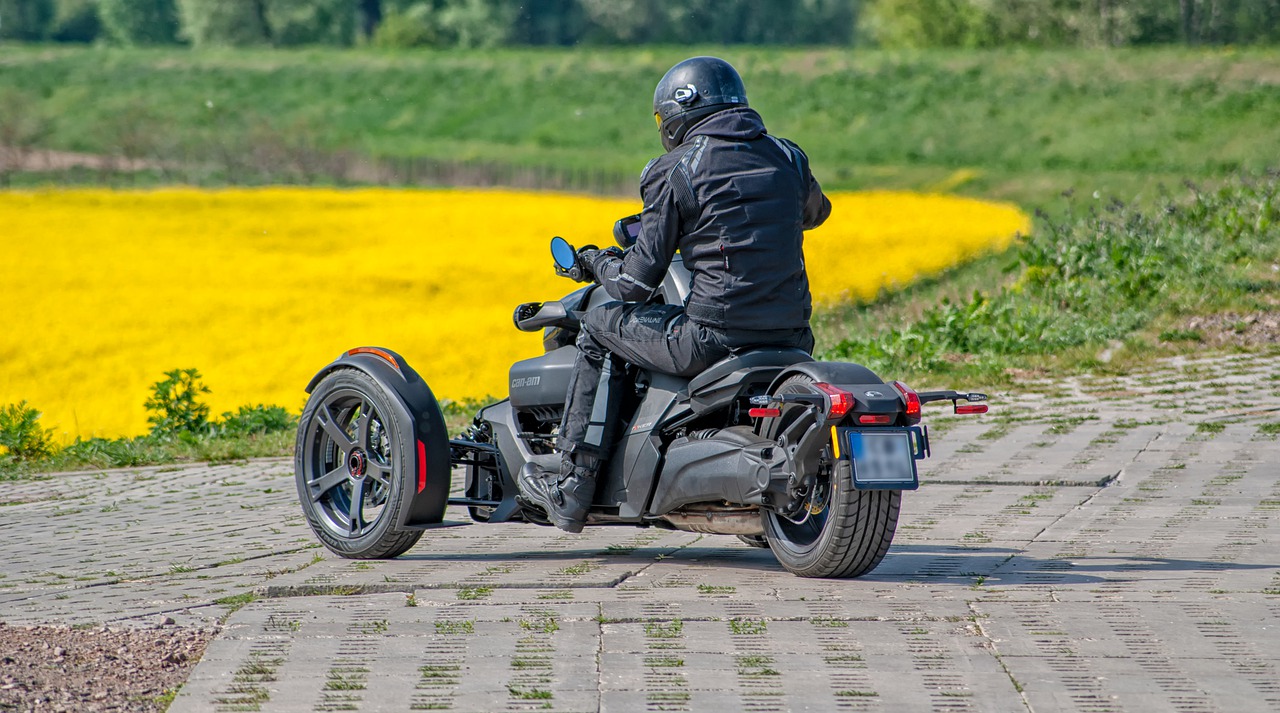 motorcyclist  motorcycle  tricycle free photo