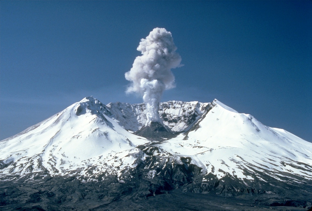 mount st helens volcanic eruption eruption free photo