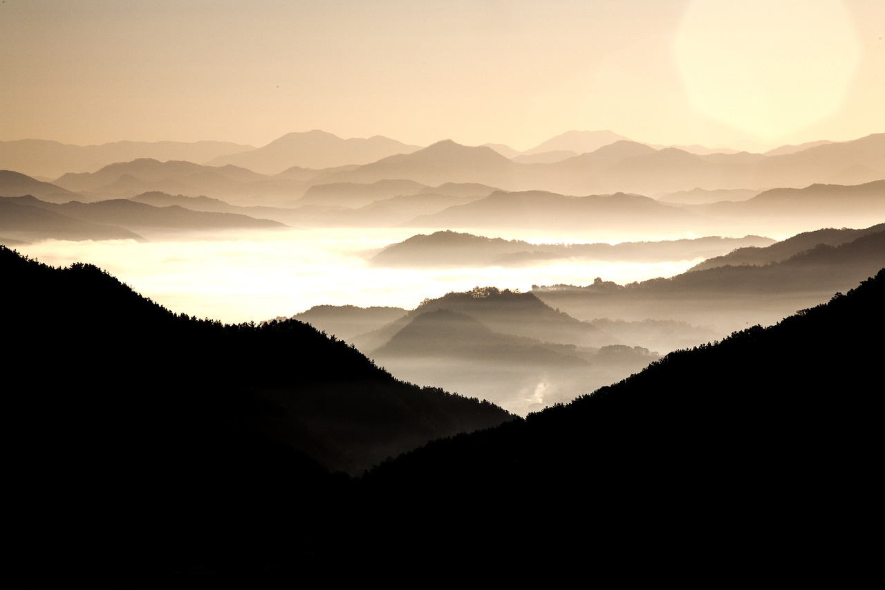 mountain oriental cloud free photo