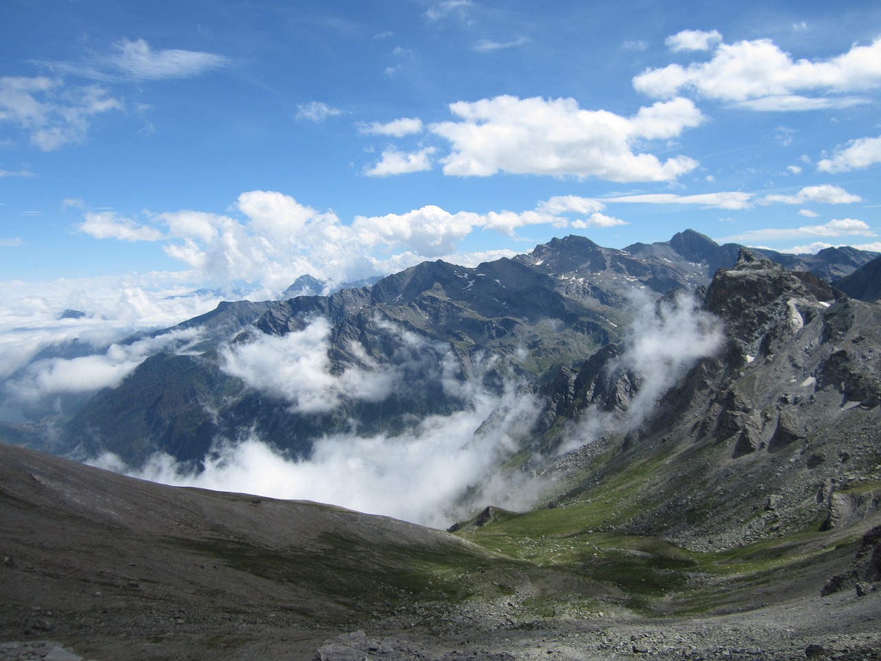 mountain panorama away from free photo