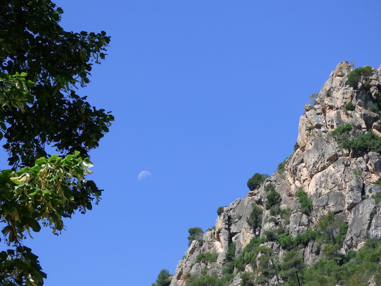 mountain rocks sky free photo