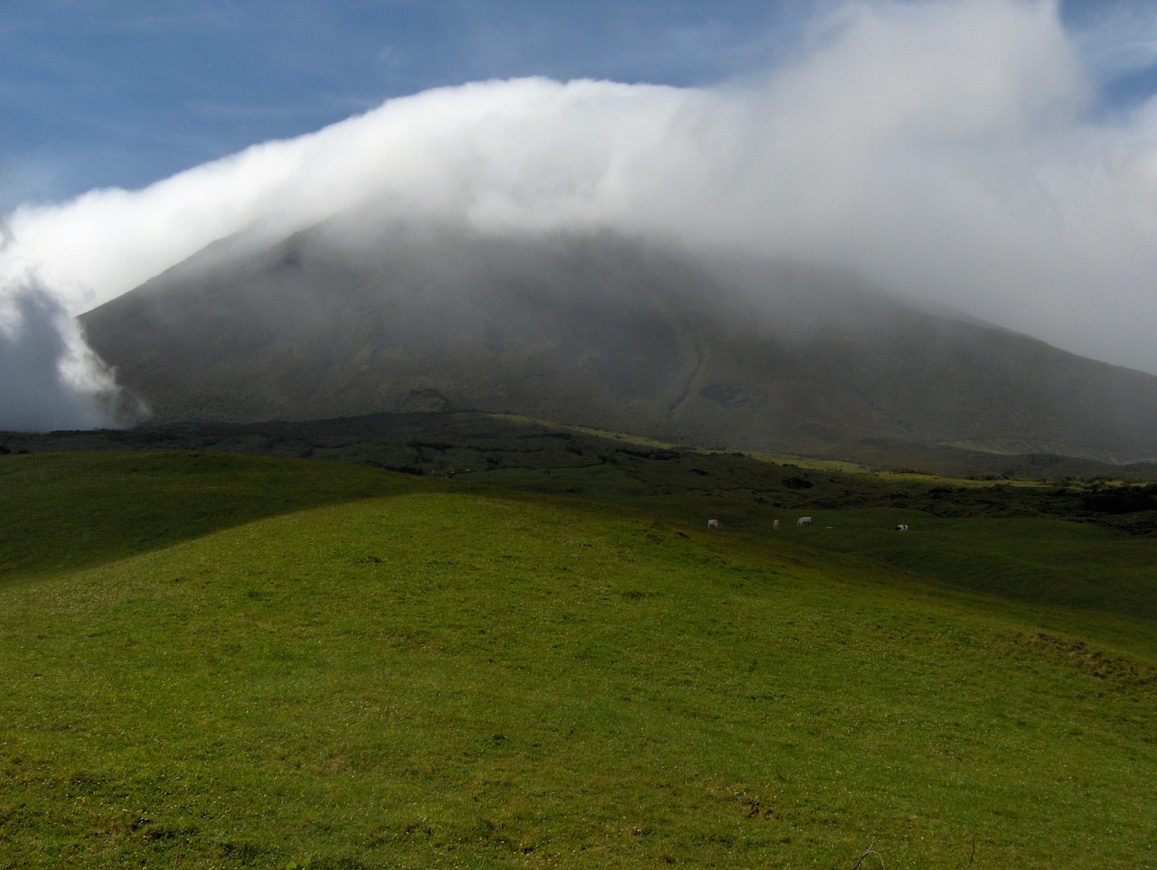 mountain cloud green free photo