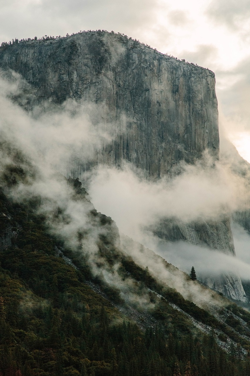 mountain highland cloud free photo