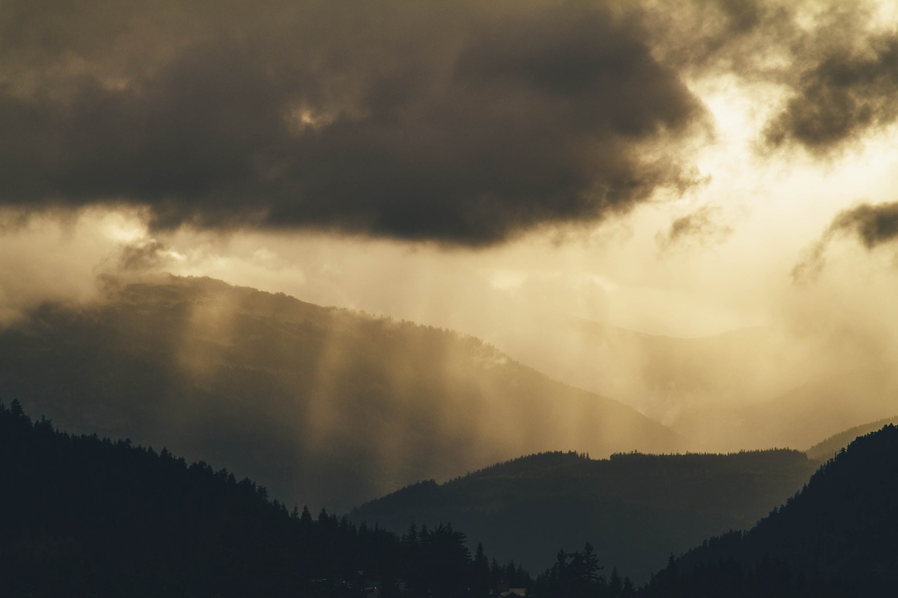 mountain highland cloud free photo