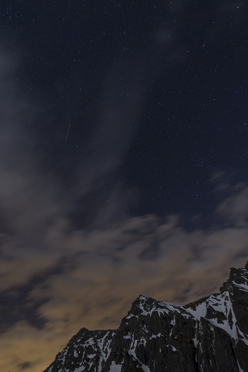 mountain highland cloud free photo