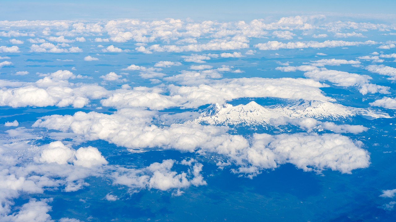 mountain highland cloud free photo