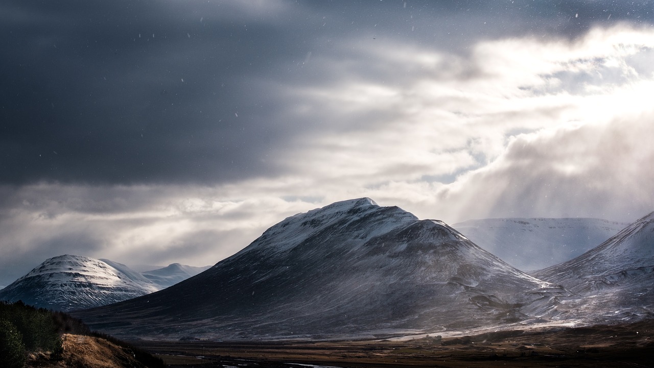 mountain highland cloud free photo