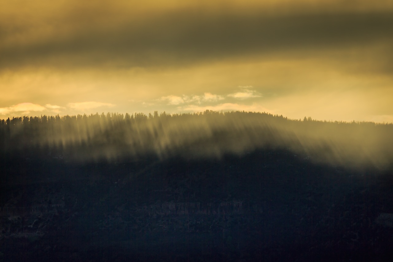 mountain highland cloud free photo