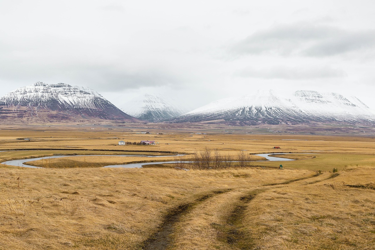 mountain highland cloud free photo