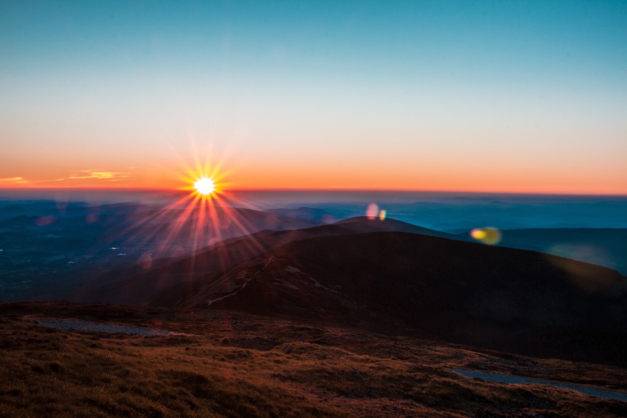 mountain highland cloud free photo