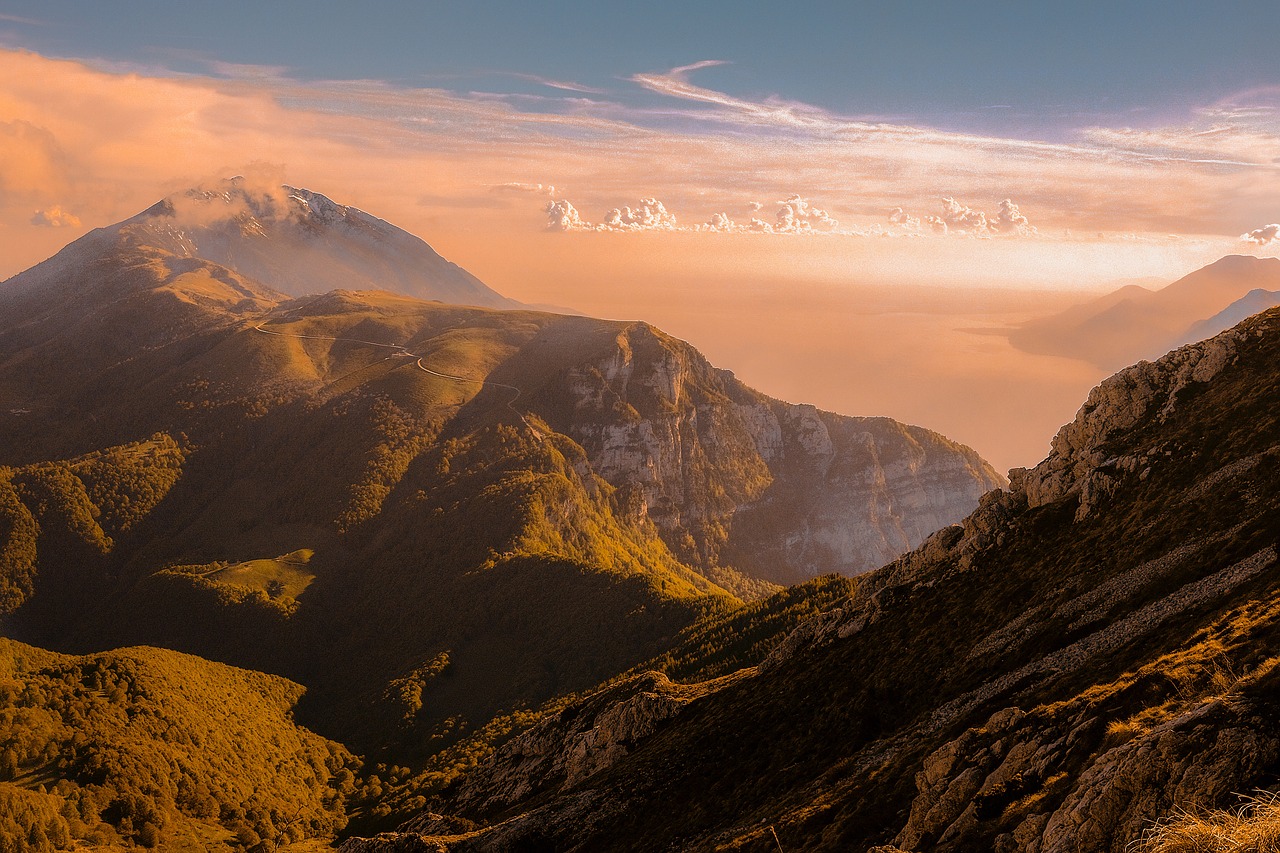 mountain highland cloud free photo