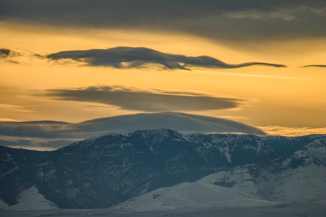 mountain highland cloud free photo