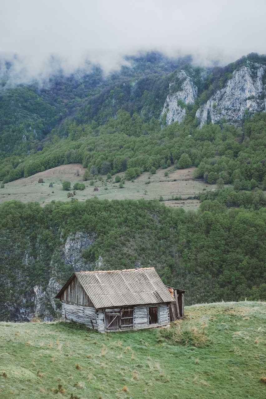 mountain highland cloud free photo