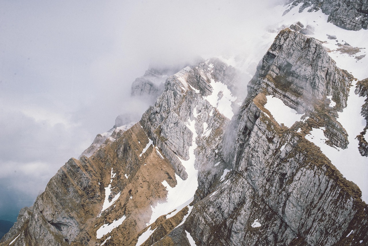 mountain highland cloud free photo