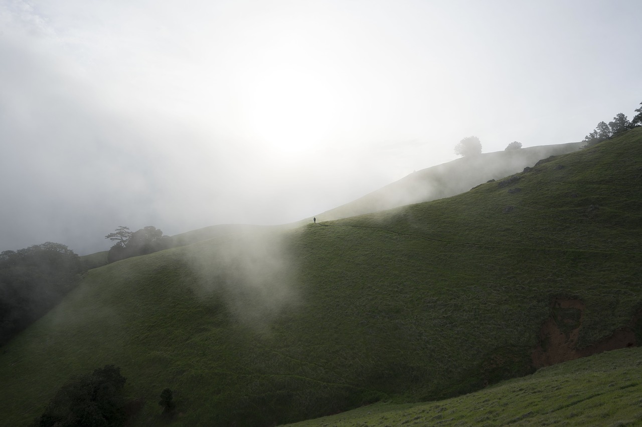 mountain highland cloud free photo