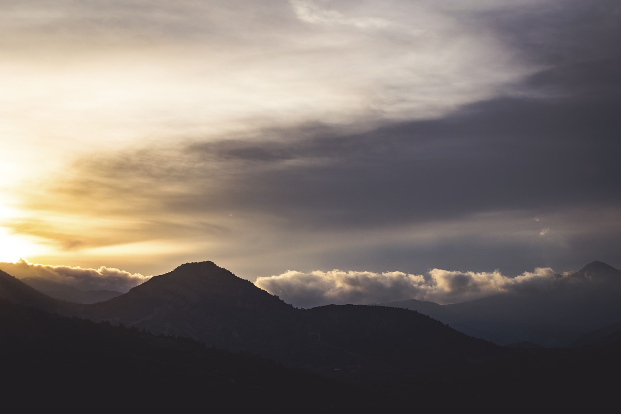 mountain highland cloud free photo