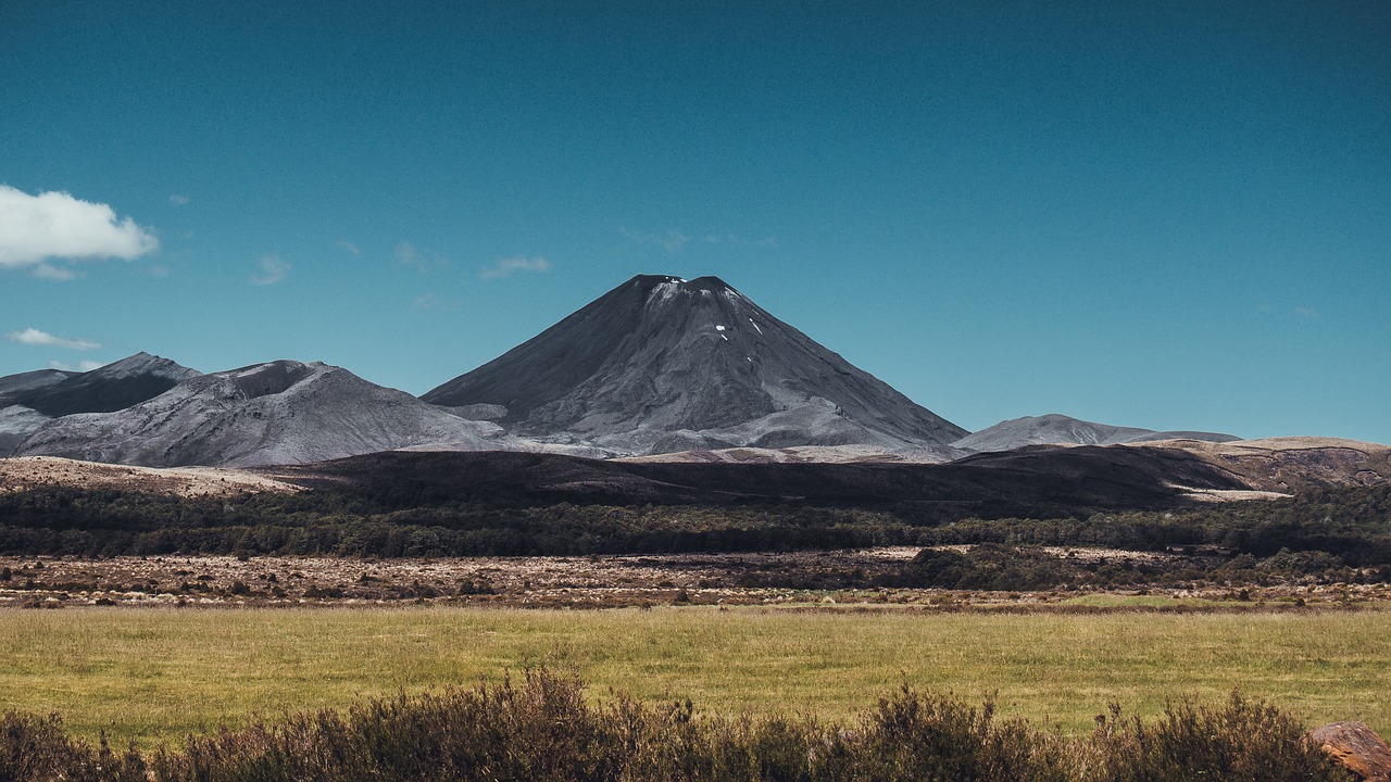 mountain highland cloud free photo