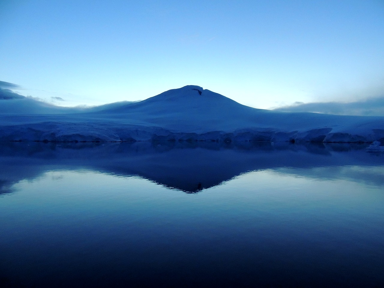 mountain en antarctica free photo