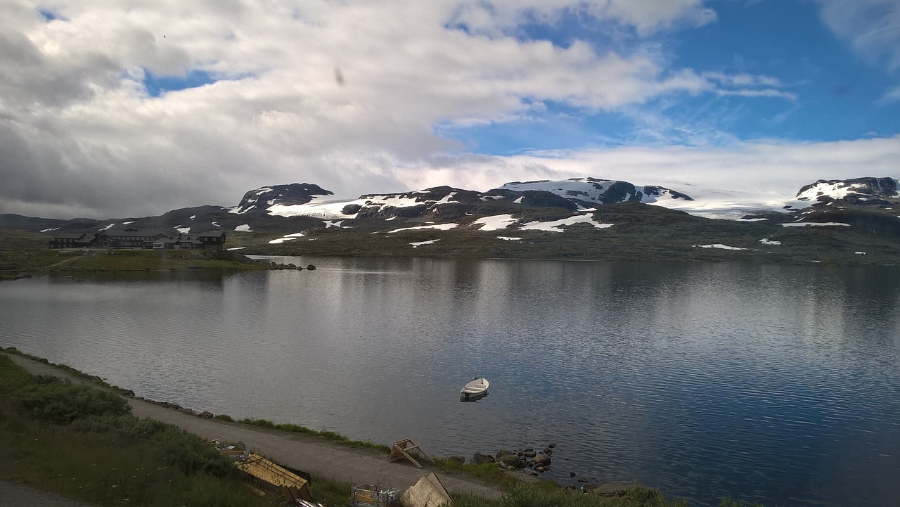 mountain lake snow free photo