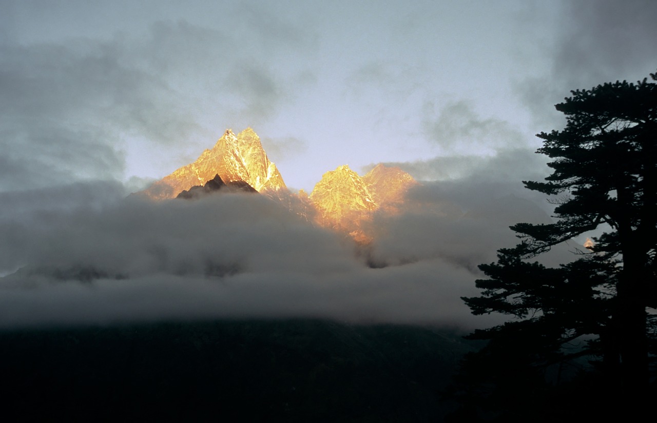 mountain nepal trek free photo
