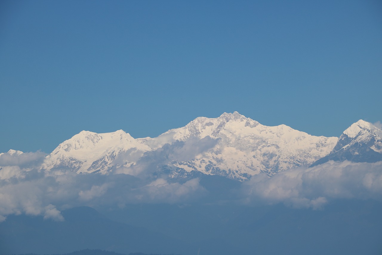 mountain  kanchenjungha  darjeeling free photo