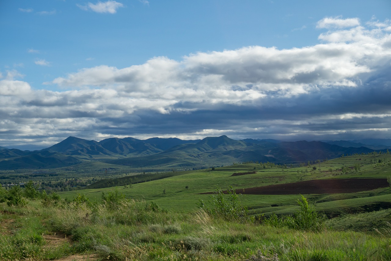 mountain  dark clouds  cloud free photo