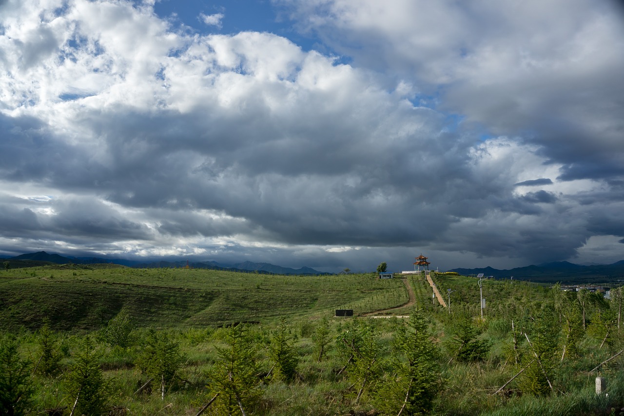 mountain  dark clouds  cloud free photo