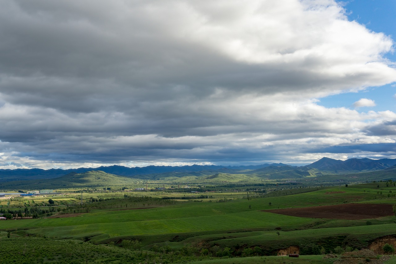 mountain  dark clouds  cloud free photo