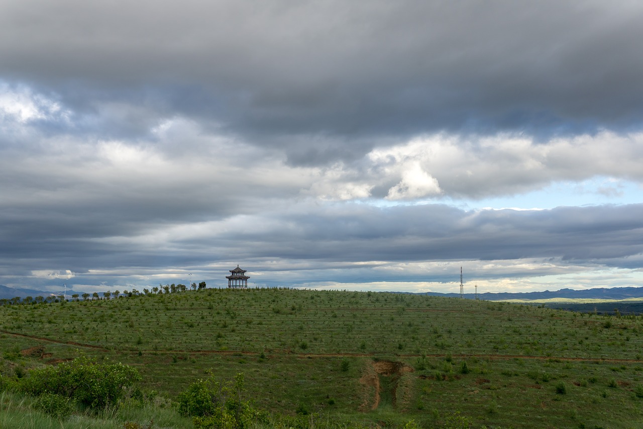 mountain  dark clouds  cloud free photo