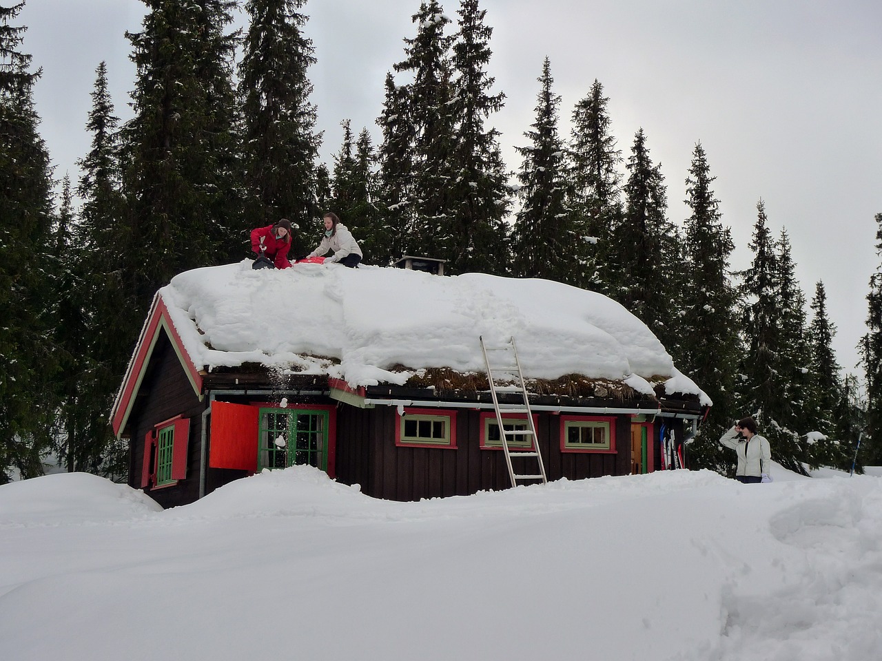 mountain snow cottage free photo