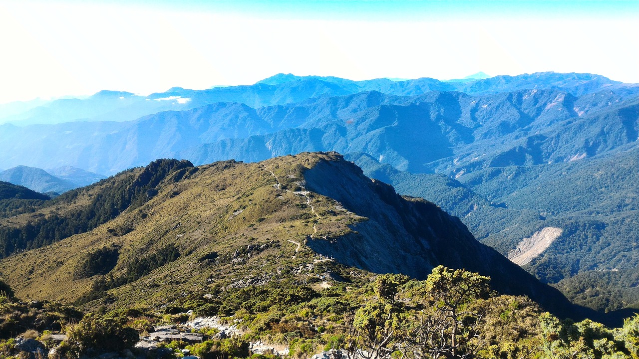 mountain mountain road taiwan free photo