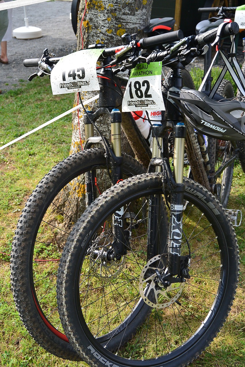 mountain bike race sporty free photo